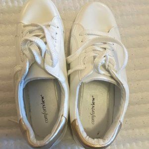 Comfort View Sneaker - Never Worn